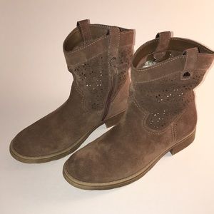 geox suede ankle boots